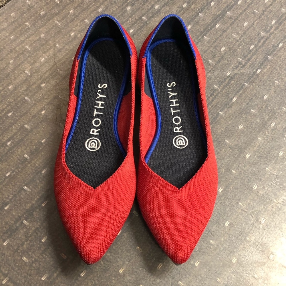 Rothys Red Point
